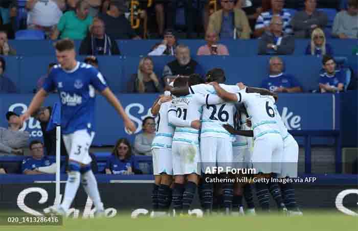 Pemain Chelsea merayakan gol yang dicetak Jorginho ke gawang Everton (AFP/Catherine Ivill)