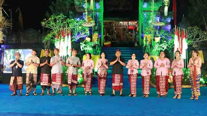Penutupan rangkaian HUT Kota Negara ke-127 di Stage Pura Jagatnata, Kamis (18/8) malam