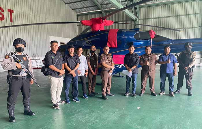 Video Tim Penyidik Kejagung Sita Helikopter Tersangka Surya Darmadi