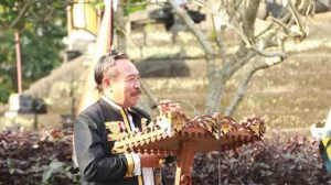 sembahyang dalam rangka hut kota negara