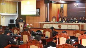 Rapat Paripurna IX DPRD Jembrana masa persidangan III Tahun Sidang 2021/2022, Jumat (5/8) bertempat di Ruang Sidang Utama DPRD Jembrana. (foto: ist)