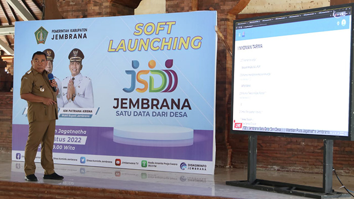 Bupati Jembrana I Nengah Tamba saat melakukan soft launching program JSDDD.