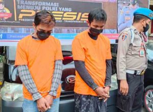 Dua Pria di Badung Timbun BBM Menggunakan Mobil Mewah.