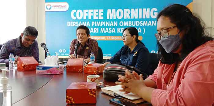 Komisioner-Ombudsman-Jemsly-Hutabarat-saat-Coffee-Morning-di-Kantor-Ombudsman-Bali