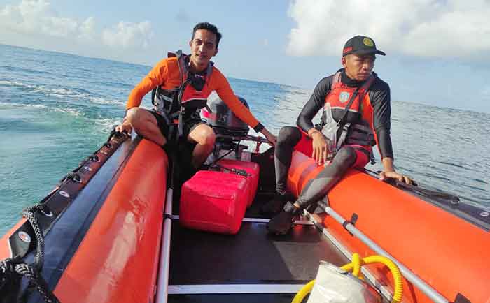 Tim-SAR-melakukan-pencarian-buruh-yang-terseret-arus-di-pantai-batu-tampih-tabanan