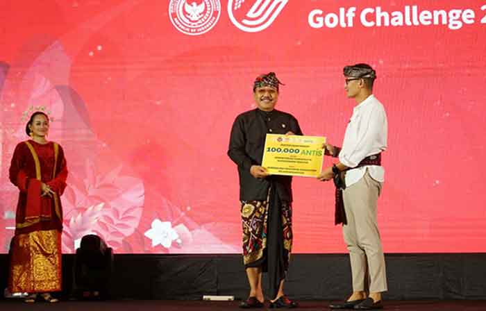 Menparekraf Sandiaga Salahuddin Uno saat buka acara Road to World Tourism Day 2022 di Nusa Dua Bali, Minggu malam (25/9/2022).