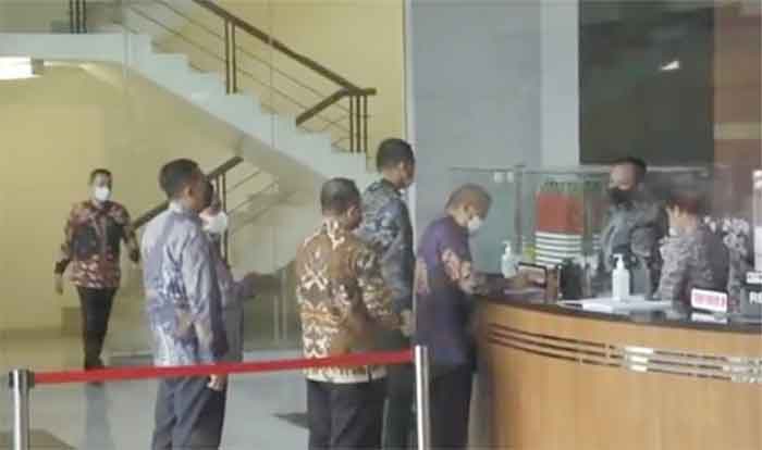 akim Agung pada Mahkamah Agung (MA), Sudrajad Dimyati tiba di Gedung Merah Putih KPK, Jakarta