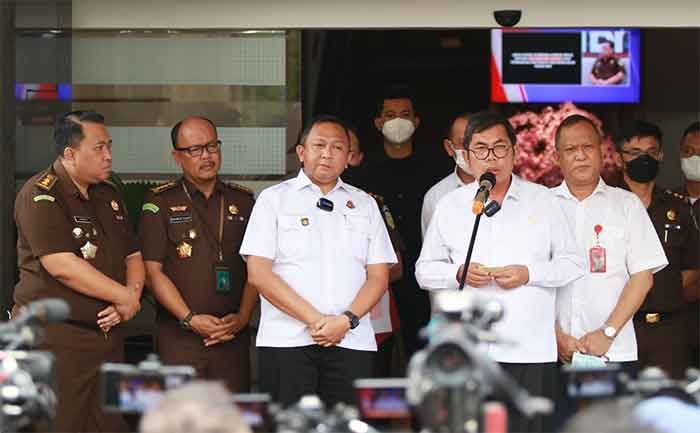 Berkas perkara Tersangka FS, Tersangka PC, Tersangka REPL, Tersangka RRW, dan Tersangka KM dinyatakan LENGKAP secara formil dan materiil (P-21).