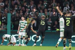 Selebrasi Luka Modric usai mencetak gol di laga Liga Champions 2022/2023 antara Celtic vs Real Madrid.