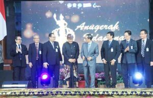 Mahfud MD saat menerima penghargaan Universitas Udayana Award, Jumat (30/9/2022).