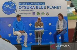 Kepala Pusat Pengembangan Generasi Kementerian Lingkungan Hidup dan Kehutanan (KLHK) RI Cicilia Sulastri (tengah).