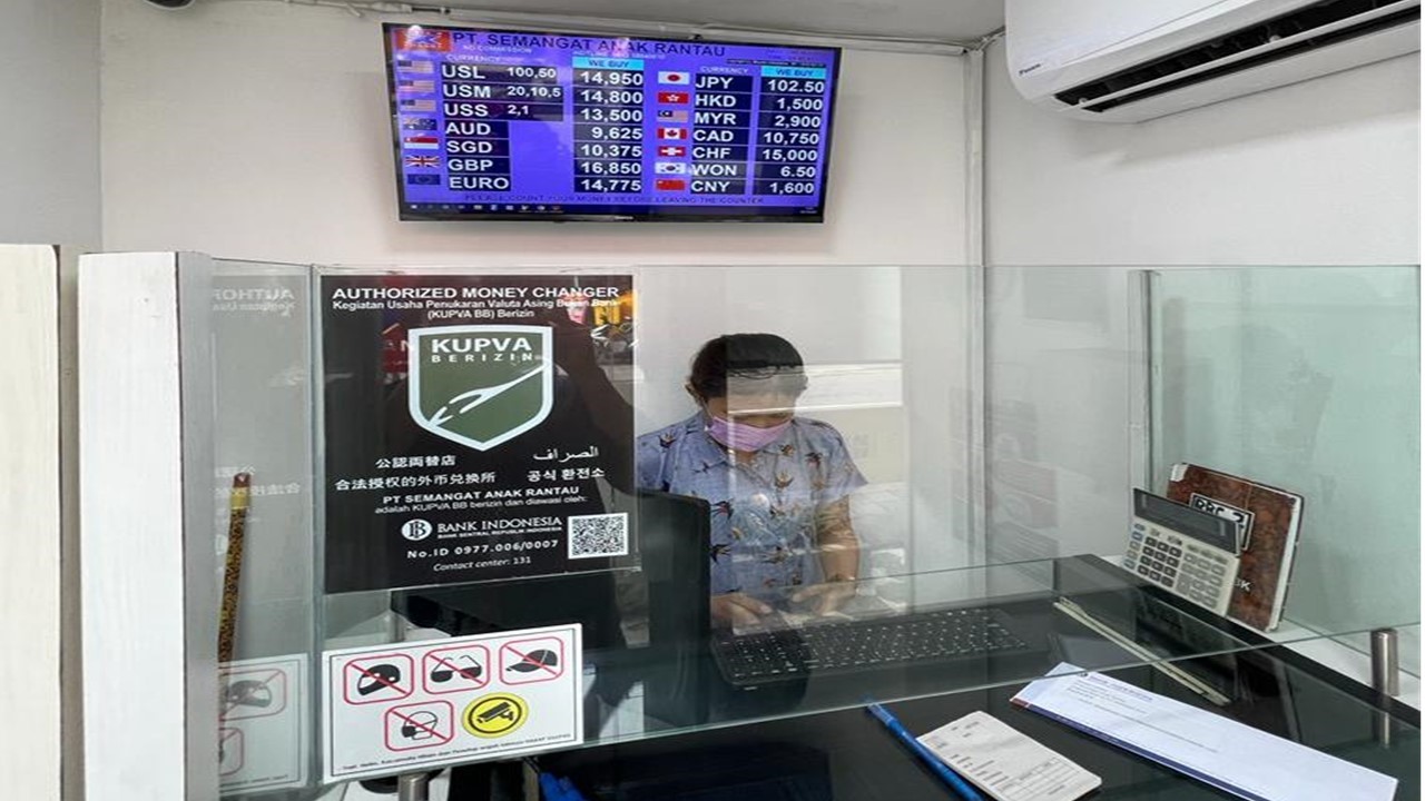 Turis Berdatangan ke Bali, Transaksi Money Changer Meningkat Hingga 161,25%