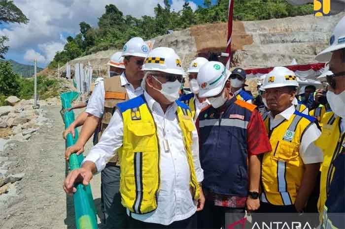 Menteri PUPR Basuki Hadimuljono saat meninjau Bendungan Tiu Suntuk, Bendungan Beringin Sila, dan Daerah Irigasi (DI) Bintang Bano, di Nusa Tenggara Barat (NTB), pada Jumat (14/10).