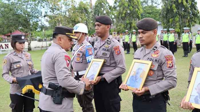 Kapolda Maluku, Irjen (Pol) Lotharia Latif, kembali memecat sejumlah anggota polri bermasalah. Kali ini, giliran Lima (5) angota Polres Seram Bagian Barat (SBB) yang di berhentikan tidak dengan hormat (PTDH). Tiga diserse, dua lainya terlibat kasus asusila.