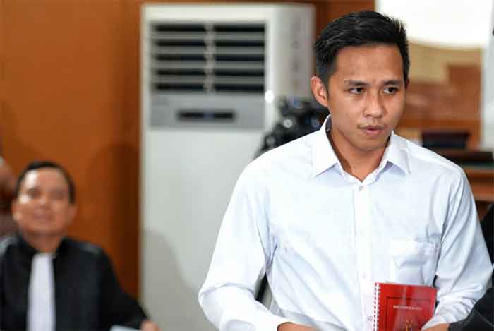 Terdakwa Richard Eliezer ( Bharada E) bersiap menjalani sidang perdana di Pengadilan Negeri Jakarta Selatan, Jakarta, Selasa (18/10/2022).
