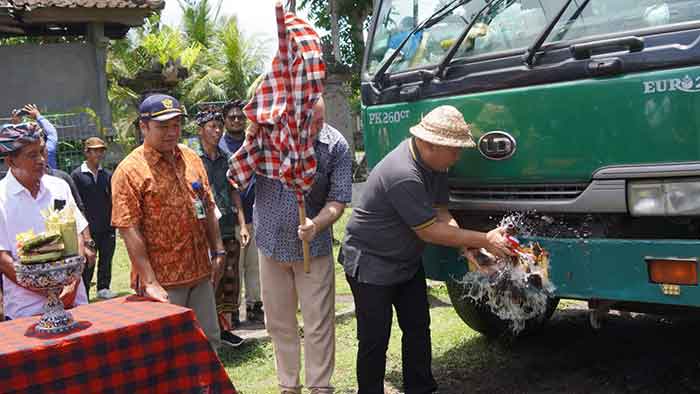 Bupati Jembrana, Nengah Tamba melepas ekpsot biji kakao fermentasi.