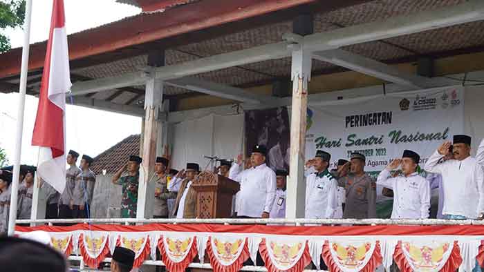Upacara peringatan hari Santri di Kabupaten Jembrana dilaksanakan di Lapangan Umum Negara, Sabtu (22/10).