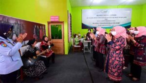 ibu-iriana-bersama-ibu-wury