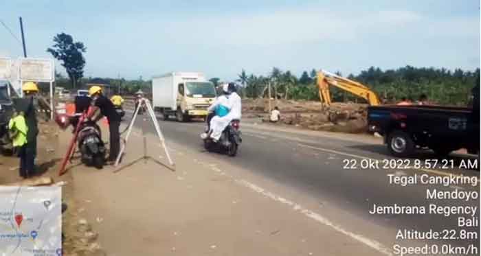 Situasi arus lalu lintas di jembatan Bilukpoh setelah dibuka 2 jalur.