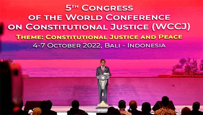 Presiden Joko Widodo secara resmi membuka Kongres ke-5 Konferensi Badan Peradilan Konstitusi Sedunia atau The World Conference on Constitutional Justice (WCCJ) Tahun 2022 yang digelar di Bali Nusa Dua Convention Center (BNDCC), Kabupaten Badung, Provinsi Bali, pada Rabu, 5 Oktober 2022. Foto: BPMI Setpres/Rusman