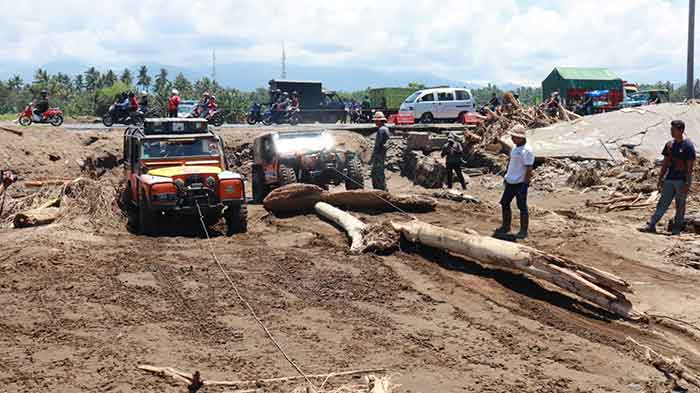 Komunitas Offroader bantu bersihkan sisa banjir bandang Jembrana