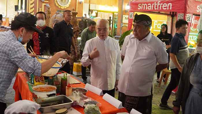 Peringatan Hari Vegan Sedunia yang tepatnya jatuh setiap 1 Nopember tersebut, diisi dengan kegiatan bazar berbagai makanan vegetarian dan juga diisi dengan undian door prize bagi masyarakat yang hadir.