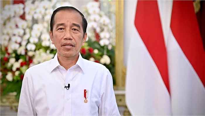 Presiden Joko Widodo menyampaikan pernyataan pers di Istana Merdeka, Jakarta, pada Jumat, 7 Oktober 2022.
