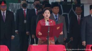 Ketua DPR RI Puan Maharani membacakan ikrar Hari Kesaktian Pancasila.