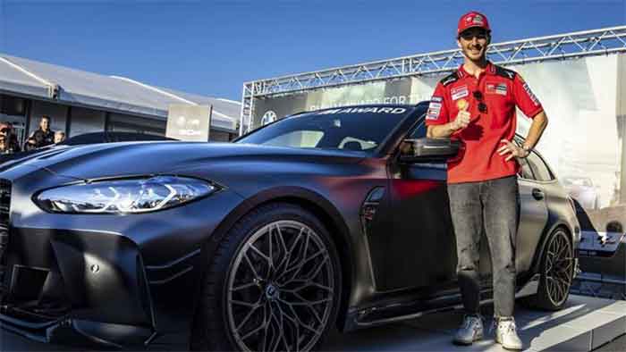 Francesco Bagnaia dapat BMW M3 Competition Touring usai menjuarai MotoGP 2022. (Foto: BMW)