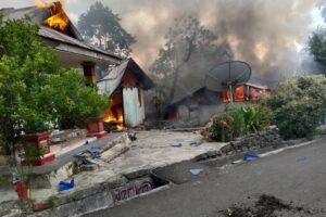 Bentrok dua warga desa kembali pecah di Kecamatan Kei Besar, Kabupaten Maluku Tenggara.