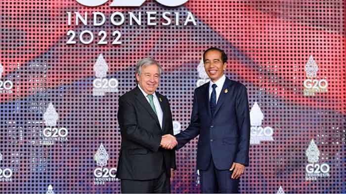 Presiden Joko Widodo menyambut kedatangan para pemimpin negara G20 dan organisasi internasional, salah satunya Sekjen PBB Antonio Guterres, di Hotel Apurva Kempinski Bali, Kabupaten Badung, pada Selasa, 15 November 2022.