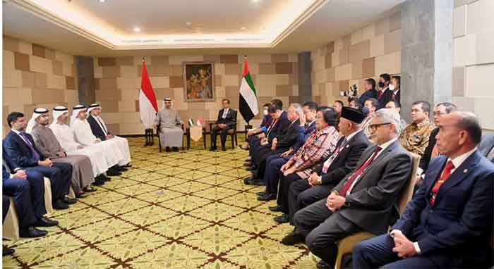 Presiden Joko Widodo bertemu dengan Presiden Persatuan Emirat Arab (PEA) Sheikh Mohammed bin Zayed Al Nahyan (MBZ) di sela-sela acara B20 Summit di Bali Nusa Dua Convention Center (BNDCC), Kabupaten Badung, Senin, 14 November 2022.