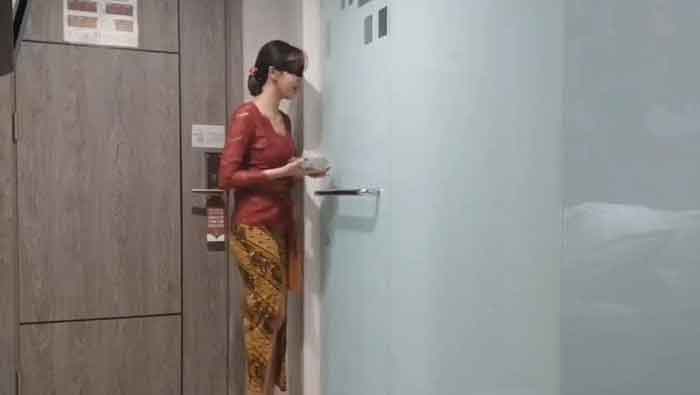 Kebaya merah