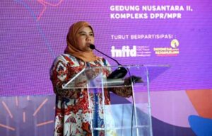Ketua Presidum Kaukus Perempuan Parlemen Republik Indonesia (KPP-RI) Diah Pitaloka di dalam diskusi publik dan kampanye "Aksi Parlemen Menghentikan Kekerasan Terhadap Perempuan di Politik", di selasar Gedung Nusantara II, Senayan, Selasa (29/11/2022). (Foto: Parlementaria/Tari/Man)