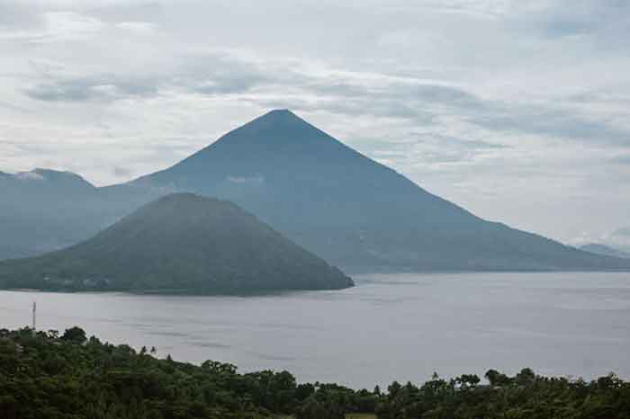 Menparekraf Sebut Pulau Maitara Salah Satu Daya Tarik Wisata Terkuat di Ternate