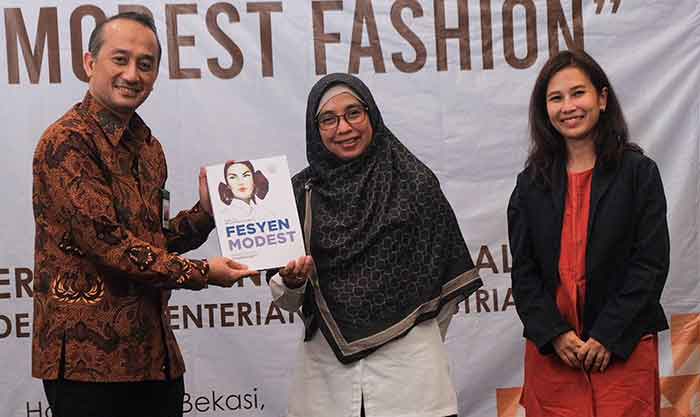 Kemenparekraf Luncurkan Buku Panduan Pendampingan Kreasi Fesyen Modest Bagi Pelaku Ekraf