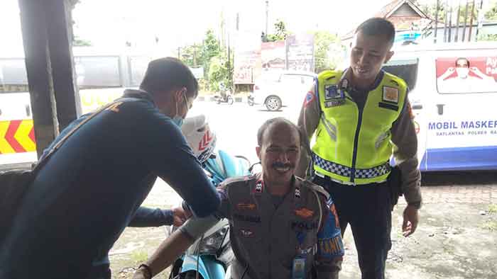 Tim Kesehatan Polres Badung Mengecek Kesehatan Personil Yang Terlibat Ops Zebra Agung 2022.