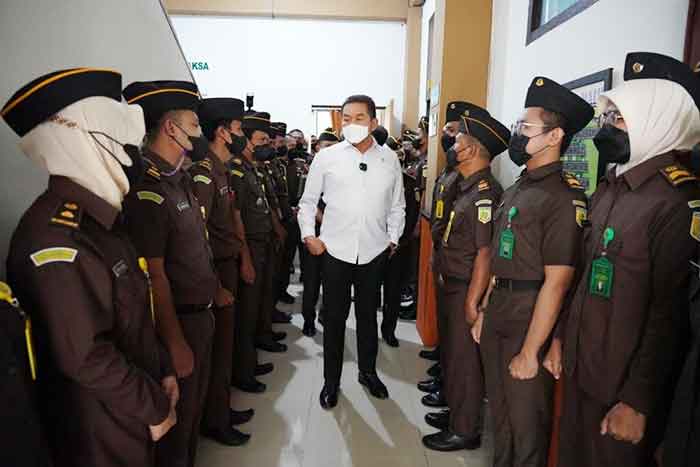Jaksa Agung Burhanuddin ST melakukan kunjungan ke Kejaksaan Negeri lombok Nusa Tenggara Barat