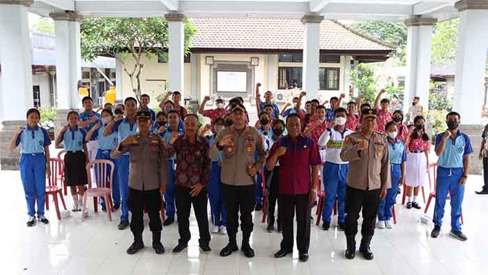 Kapolres Badung Turun Ke Sekolah-Sekolah Beri Para Siswa Wawasan Kebangsaan.