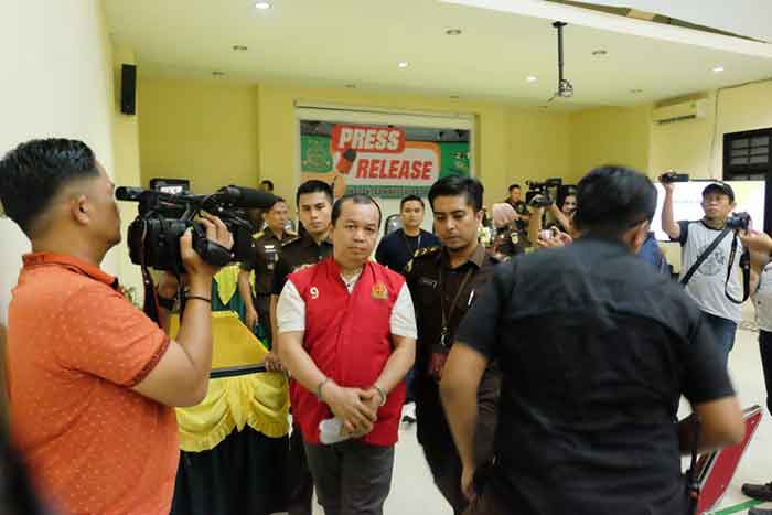 Buronan Terpidana Ahmad Safwi Pgl. Ahmad yang masuk dalam Daftar Pencarian Orang (DPO) asal Kejaksaan Negeri Padang sejak 2020 berhasil diekskusi pada Senin (7/11/2022).