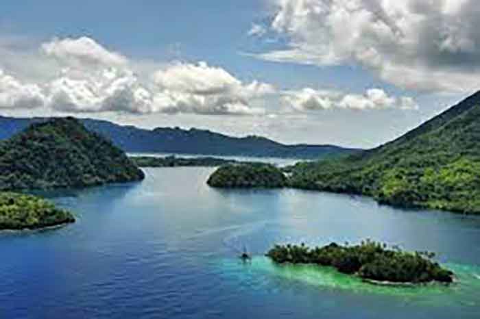 Kepulauan Banda merupaka sebuah gugusan kepulauan nan indah dengan pasir putih yang menawan.