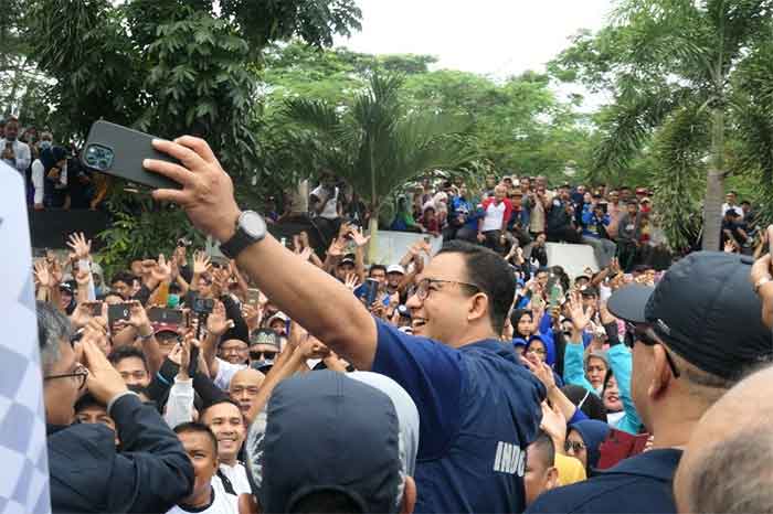 Ribuan warga antusias mengikuti kegiatan 'Jalan Sehat Bersama Anies' di Kota Banda Aceh, Sabtu (3/12/2022).