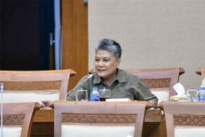 Anggota Komisi VII DPR RI Ribka Tjiptaning Proletariyati saat Rapat Kerja Komisi VII DPR RI bersama Menteri Perindustrian Agus Gumiwang Kartasasmita beserta jajaran.