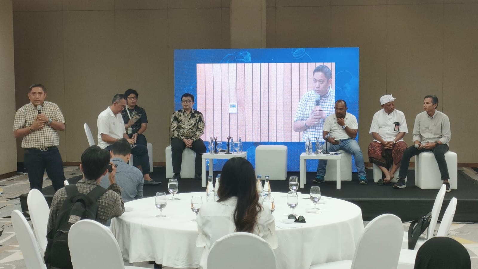 Suasana diskusi publik di Sanur Bali