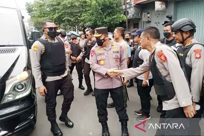 Kapolri Jenderal Polisi Listyo Sigit Prabowo tiba di Polsek Astanaanyar, Kota Bandung, Jawa Barat, Rabu (7/12/2022).