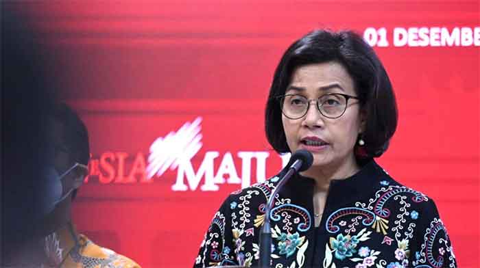 Menteri Keuangan Sri Mulyani menyampaikan keterangan persnya di Kantor Presiden, Jakarta, pada Kamis, 1 Desember 2022.