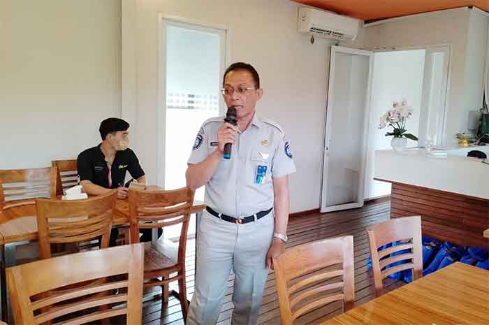Kepala Cabang Jasa Raharja Bali, Abubakar Aljufri saat memberikan keterangan di Denpasar, Rabu (14/12/2022).