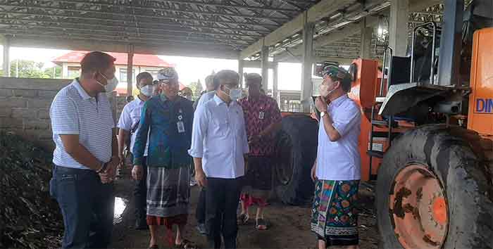 Menteri MenPan RB saat mengunjungi TOSS Centre Klungkung