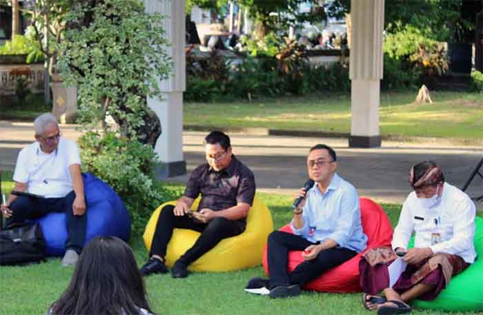 Walikota Denpasar I Gusti Ngurah Jaya Negara bersama Wakil Walikota Denpasar saat jumpa media di Inna Bali Heritage Denpasar, Senin (19/12/2022).
