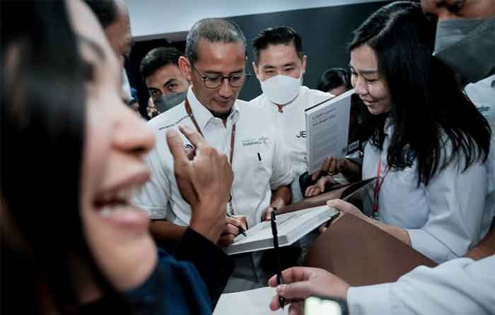 Menteri Pariwisata dan Ekonomi Kreatif/Kepala Badan Pariwisata dan Ekonomi Kreatif (Menparekraf/Kabaparekraf) Sandiaga Salahuddin Uno.